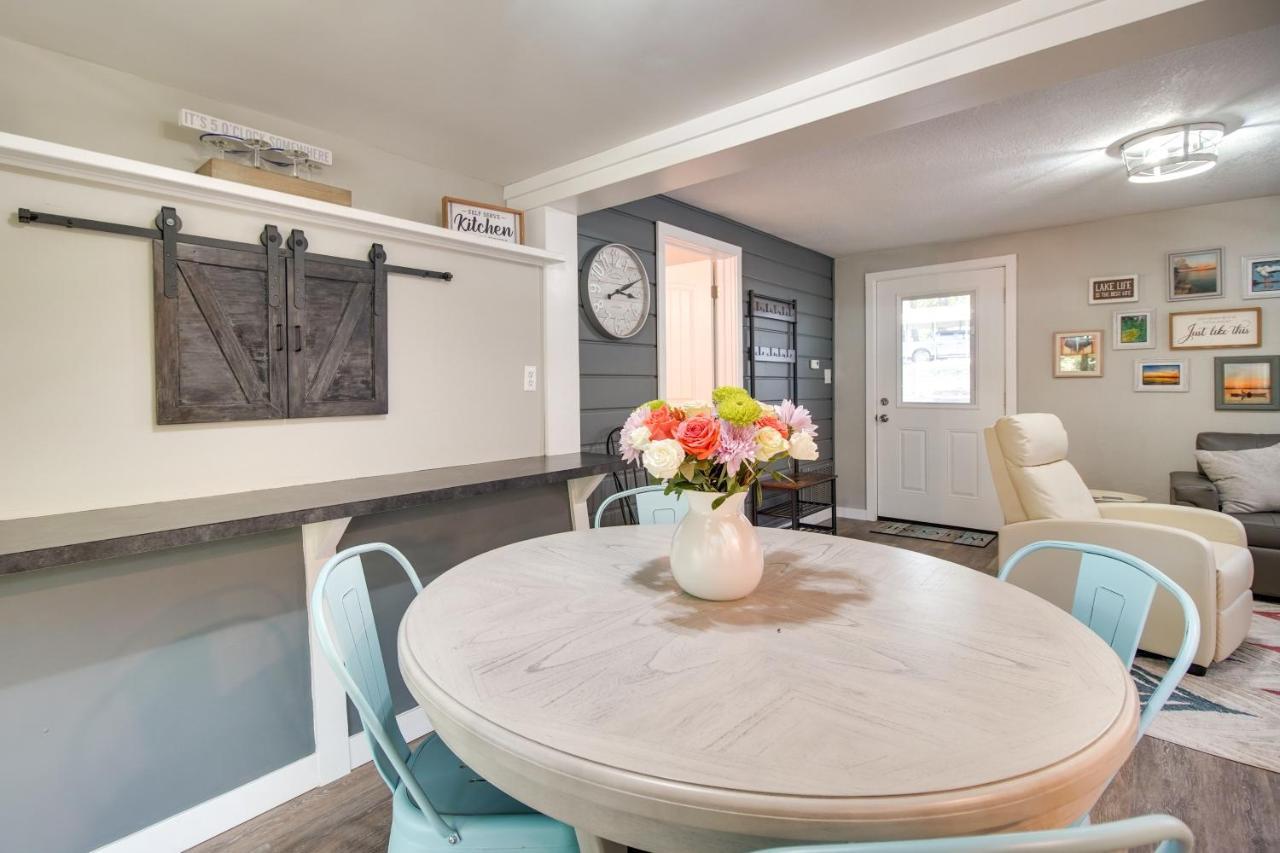 Grove Lakefront Cabin With Water And Dock Access! エクステリア 写真