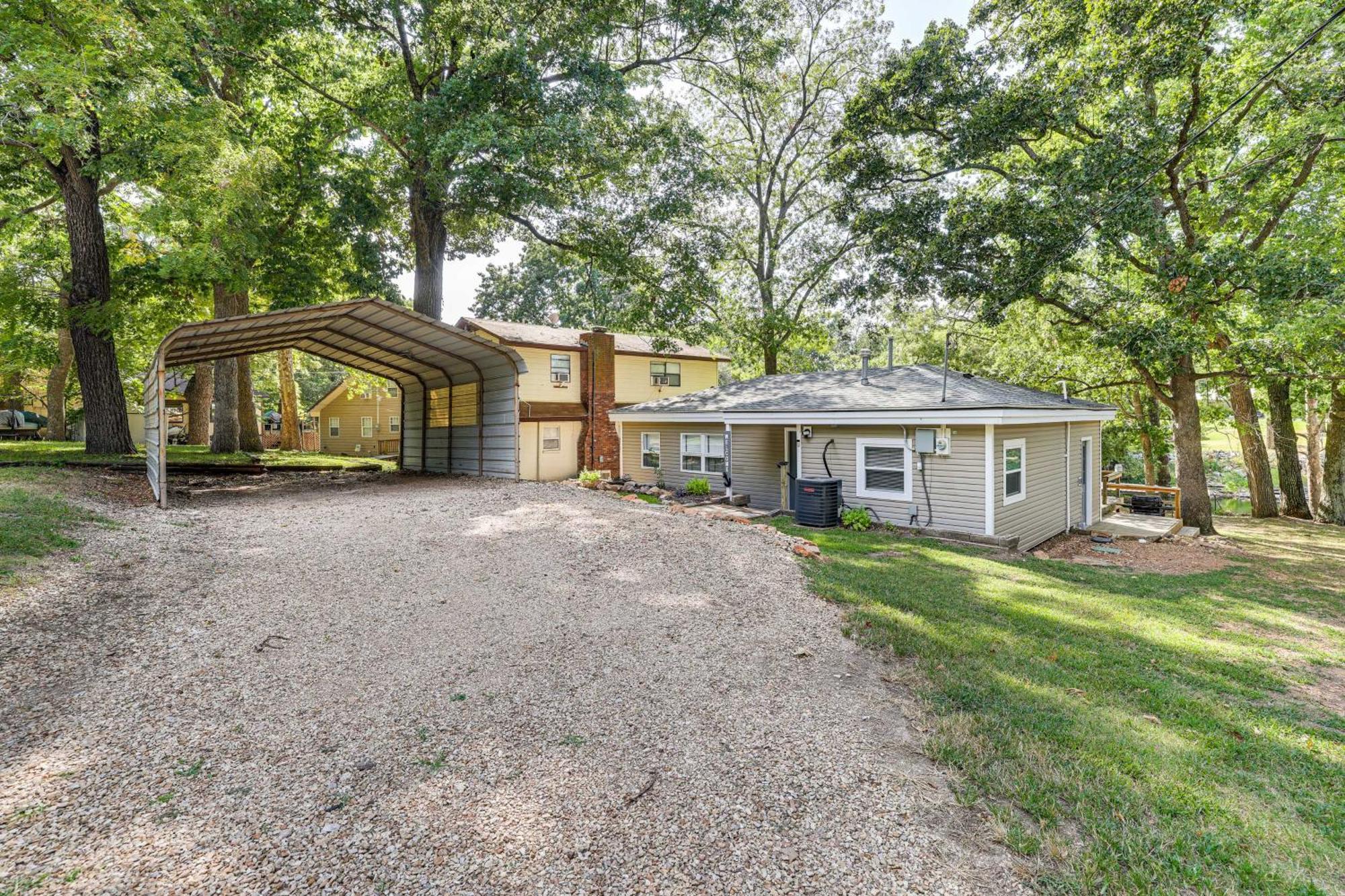 Grove Lakefront Cabin With Water And Dock Access! エクステリア 写真