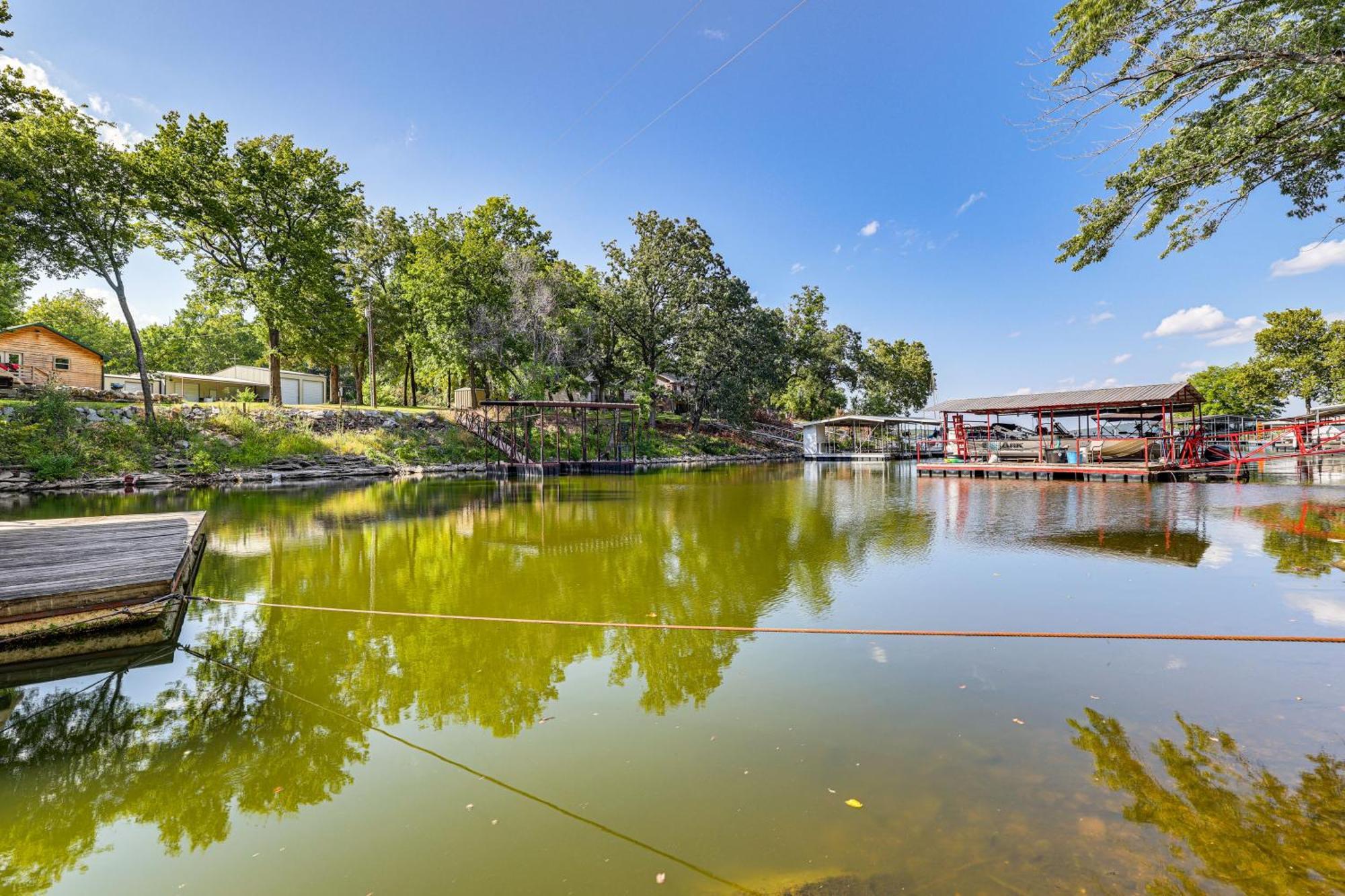 Grove Lakefront Cabin With Water And Dock Access! エクステリア 写真