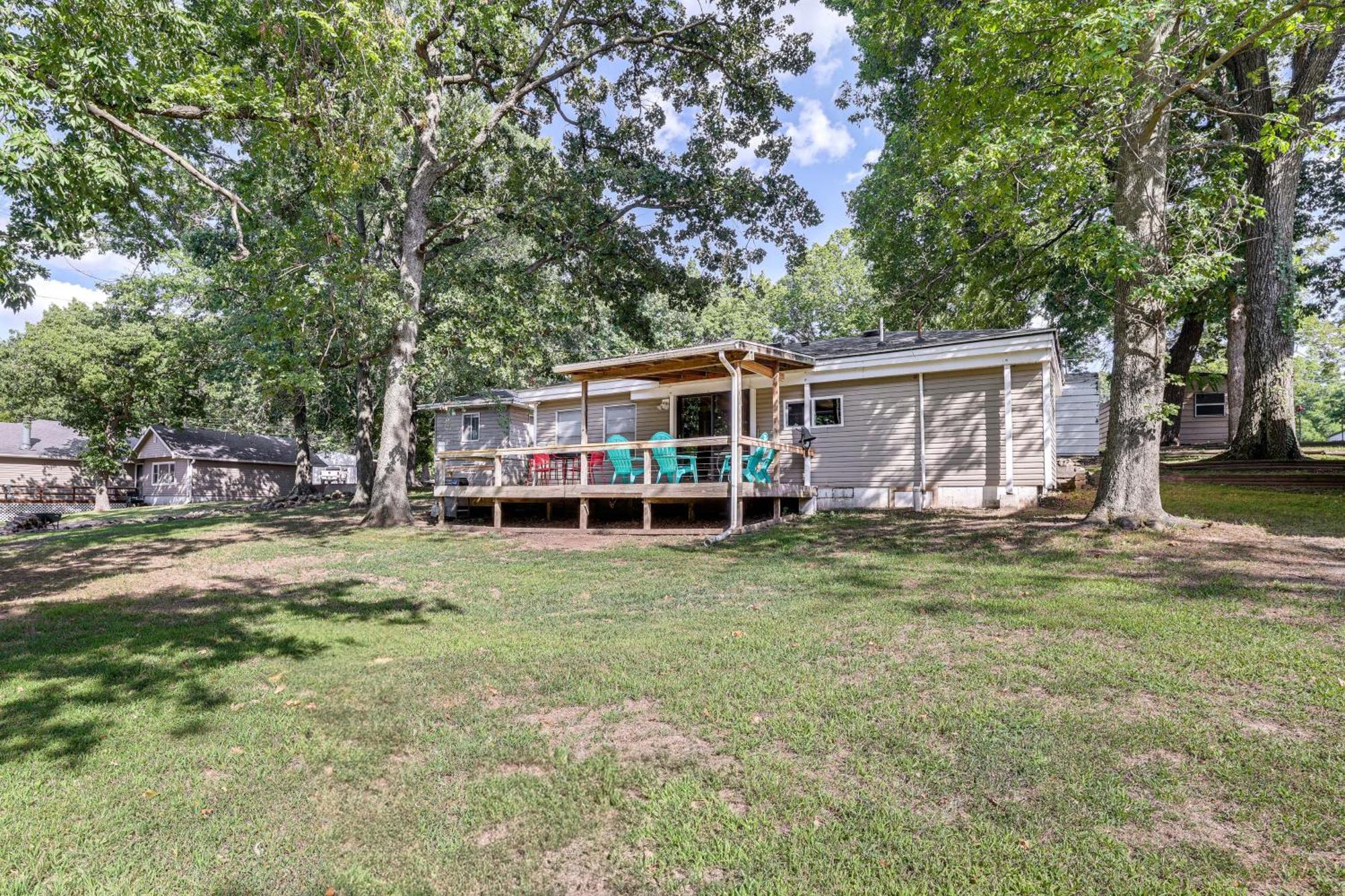 Grove Lakefront Cabin With Water And Dock Access! エクステリア 写真