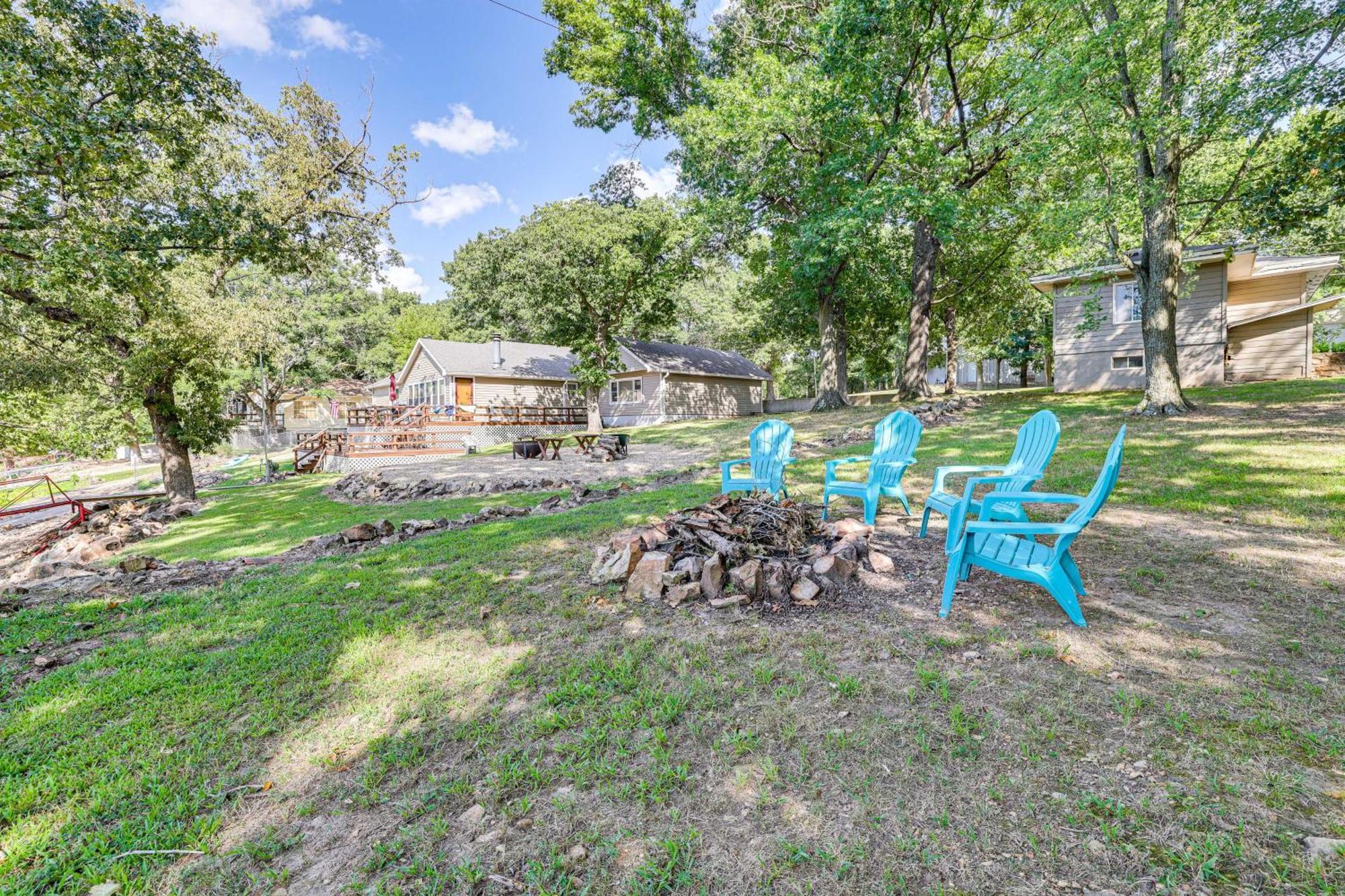 Grove Lakefront Cabin With Water And Dock Access! エクステリア 写真
