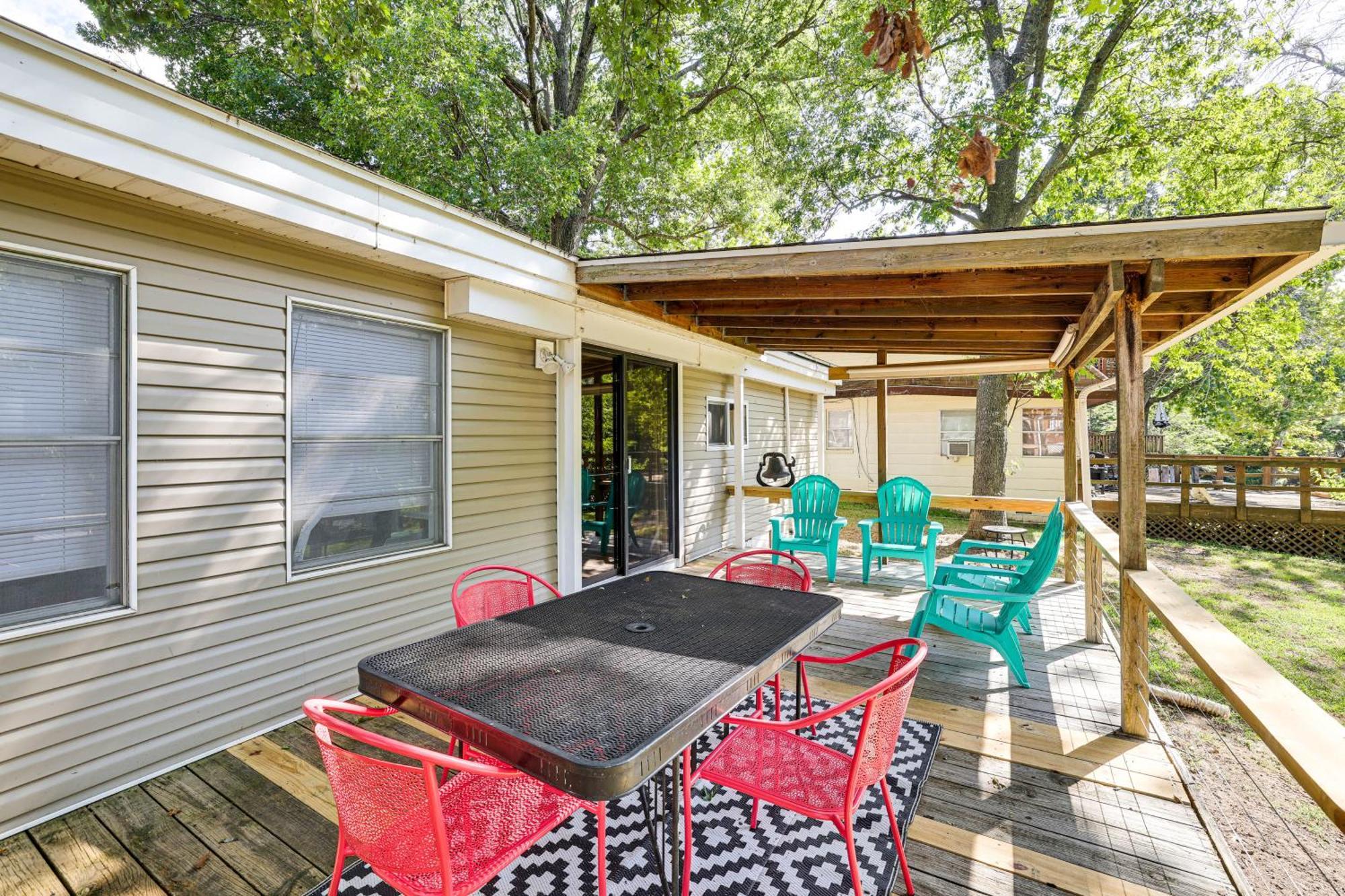 Grove Lakefront Cabin With Water And Dock Access! エクステリア 写真